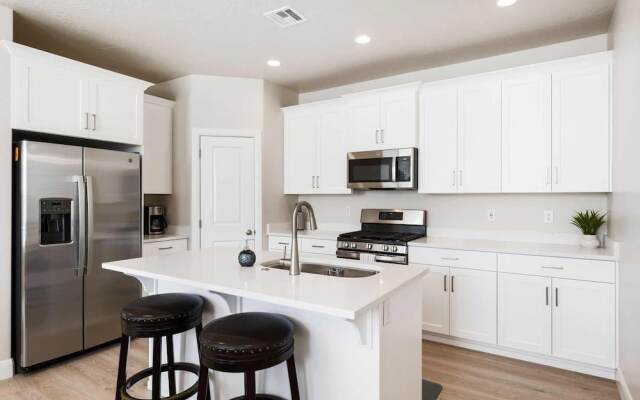 The Tree House 4 Bedroom Home