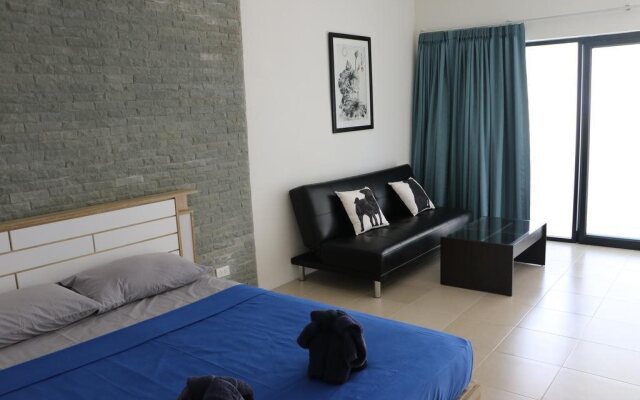 BLUE MIDNIGHT Hostel