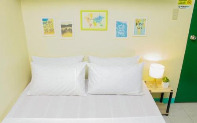 NoMadsMNL Backpackers Homestay