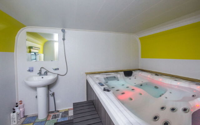 Healing Caravan - Caravan Park