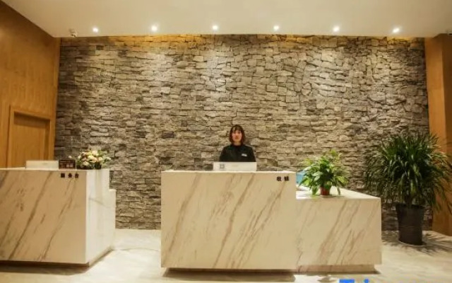 the L Hotel (Hongya Central Plaza Store)