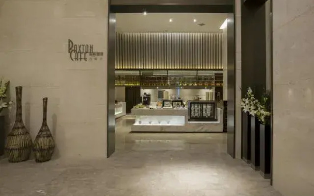 Paxton Park Hotel