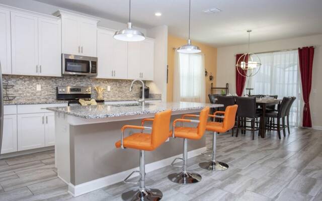 6BR Home Prime Location