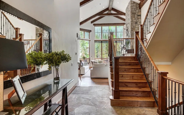 5BR Alpine Luxury Home with Private Hot Tub by RedAwning - Save 20% on 7+ Nights!