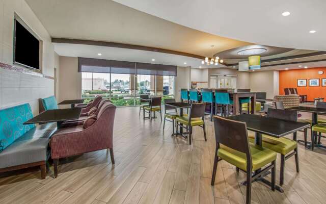 La Quinta Inn & Suites by Wyndham Houston Humble Atascocita