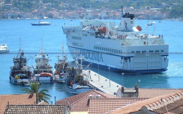 Apartments & Rooms Vitt