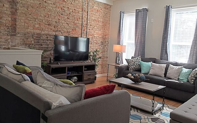 Cityscape I Sleeps 8