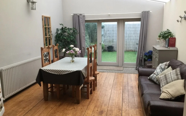 Large 2-bed House Derbyshire off Chatsworth rd