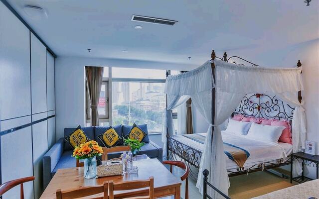 Changjiang Dong Metro Apartment