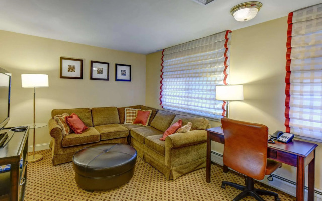 Port Inn and Suites Portsmouth, Ascend Hotel Collection
