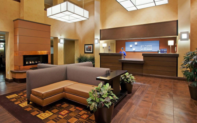 Holiday Inn Express Suites Belmont by IHG