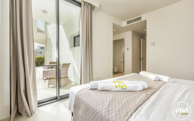 Lady in Fuengirola with 2 bedrooms and 2 bathrooms