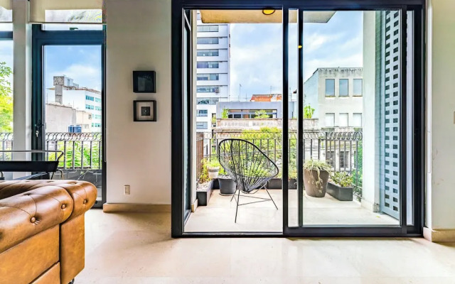 NEW Perfect Location with Free Parking