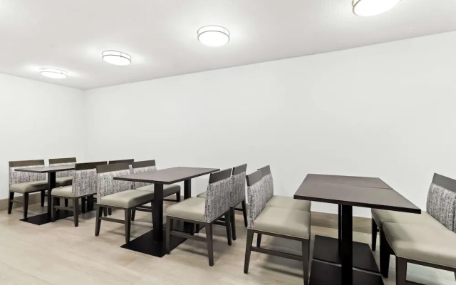 SureStay by Best Western Groves