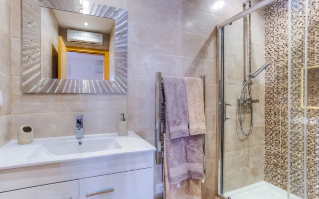 Elizabet Modern Apartment in the Heart of the Ci