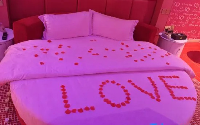 Love Me Couples' Theme Hotel