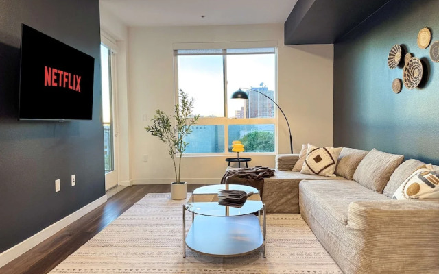 Sunny Home in Mid-hollywood Pool Free Parking