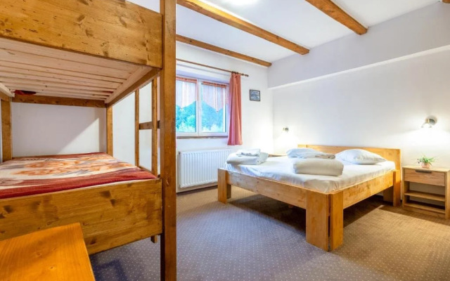 . Hotel Craiul Crailor