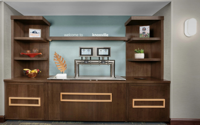 Hampton Inn & Suites-Knoxville/North I-75