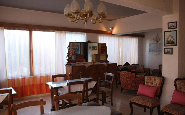 Violetta Hotel
