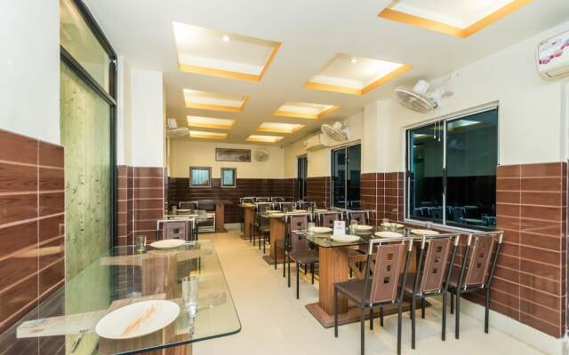 Oyo 10398 Hotel Parijayee
