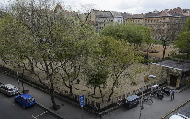New - Walnuttree Double 12 Person Apartment Central in Budapest - Hungary