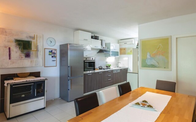Amazing Home in Mimice With Wifi and 4 Bedrooms
