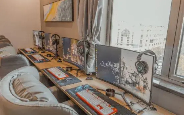 Platinum Palace  ·  Summit  Hotel