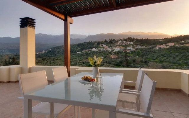 Traditional Ioannis Cottage...luxurious & Rustic With Ecological Heated Pool !!!