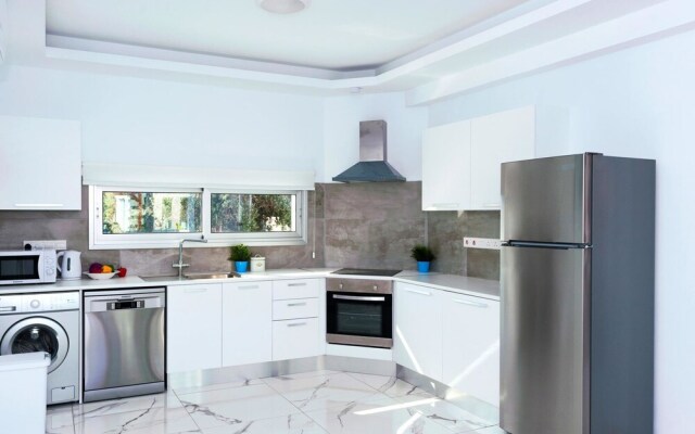 Carmen Paralimni in Paralimni