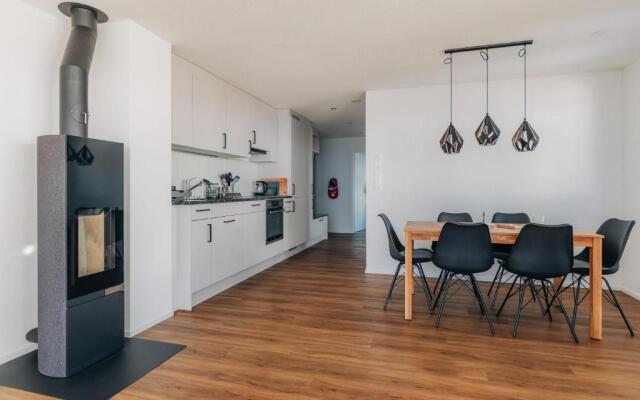 Chuenislodge1 Neu, grosse Terrasse & Designerofen, prächtige Aussicht