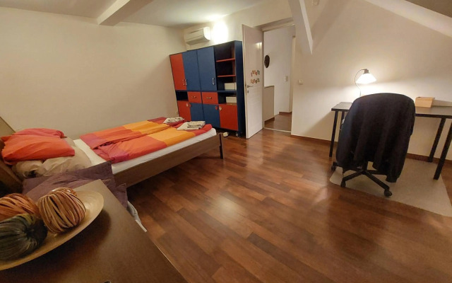 Queen Zita Apt 130 m2 near Chain Bridge