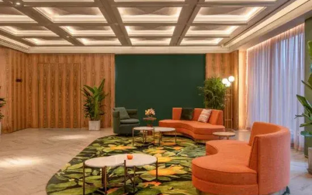 Orange hotel