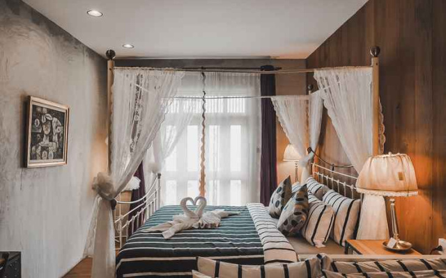 RoomQuest Rimrabeang Amphawa Floting Market