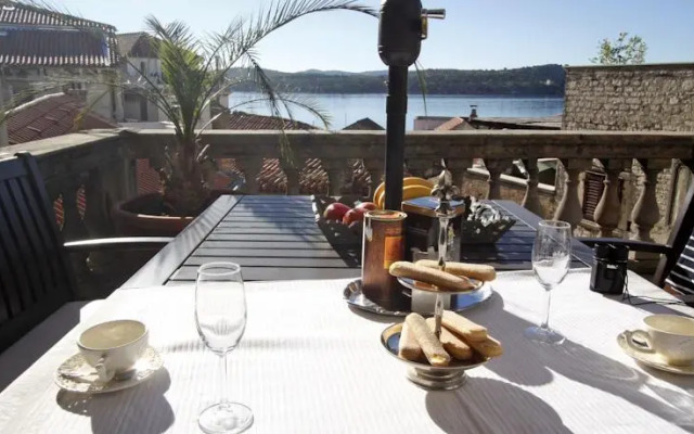 Grand Terrace Sea View Apartments