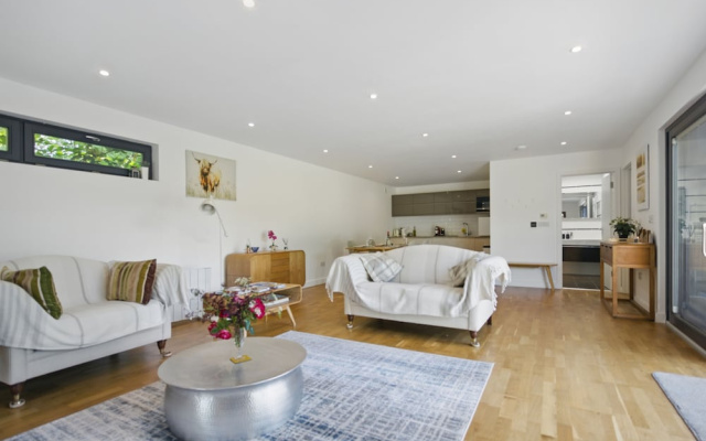 Countryside Annex- Sleeps 2, Free Parking & Garden
