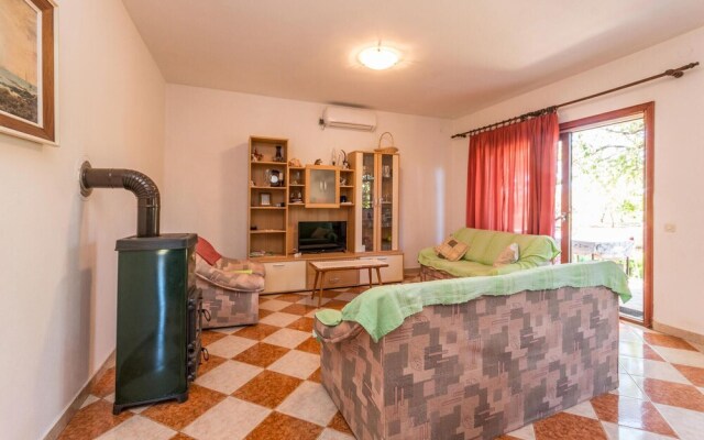 Nice Home in Sukosan With 4 Bedrooms and Wifi