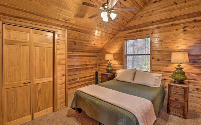 Piney Bluff Retreat With Mountain Views!