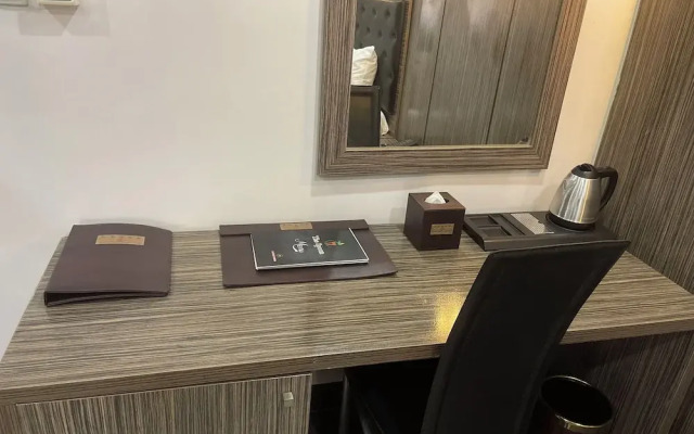 AA Hotel & Suites
