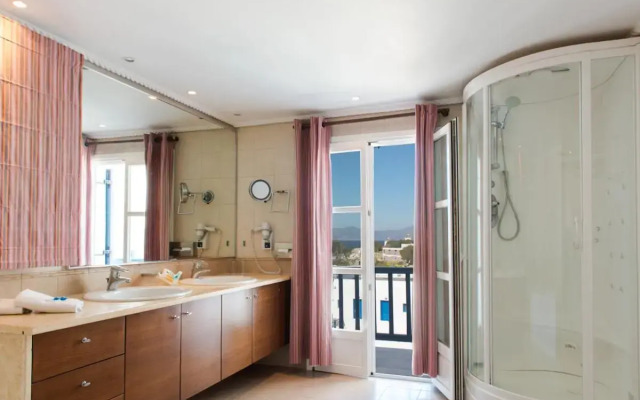 Poseidon Hotel & Suites