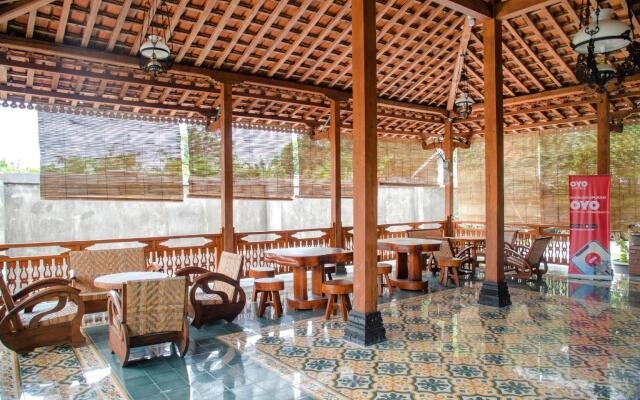 Joglo Manggisan Syariah by Oyo Rooms