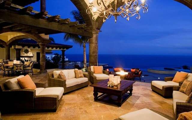 Mansion in Cabo San Lucas 1040