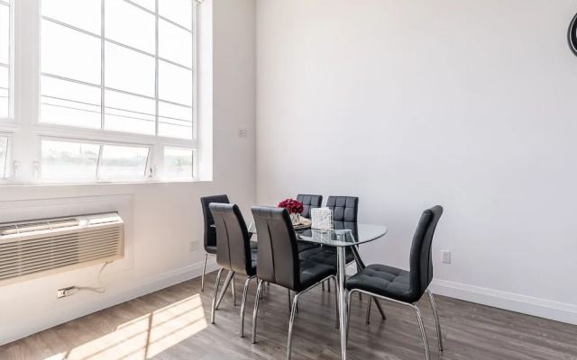 GLOBALSTAY. Dundurn LOFTS. Free parking