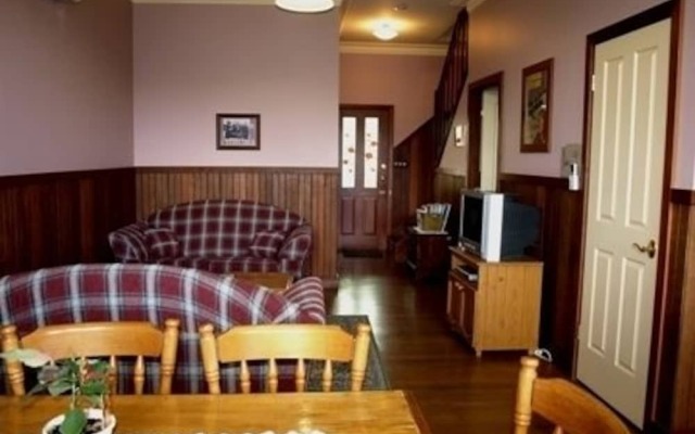 Pemberton Old Picture Theatre Holiday Apartments