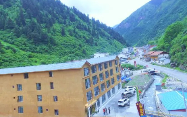YunHai Hliday Hotel