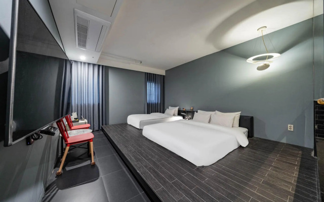 Vine Hotel