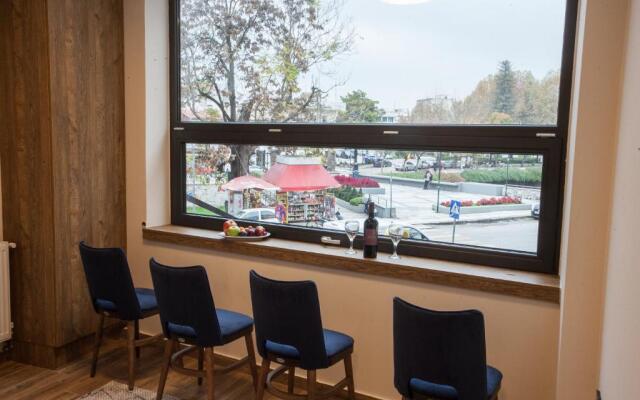 Trikala River House