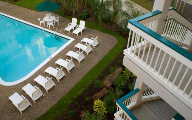 Casa Del Mar Beachfront Suites