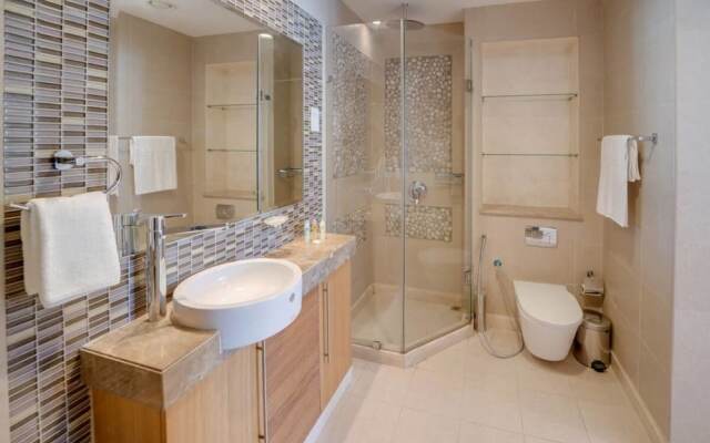 Designer Apartment Beautiful Waterfront View