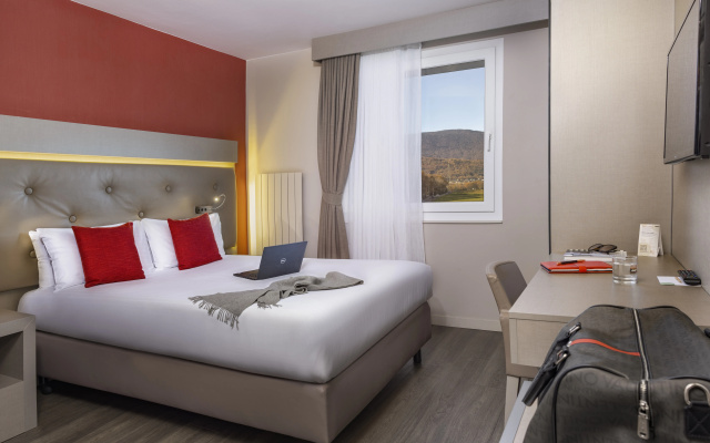 Everness Hotel & Resort